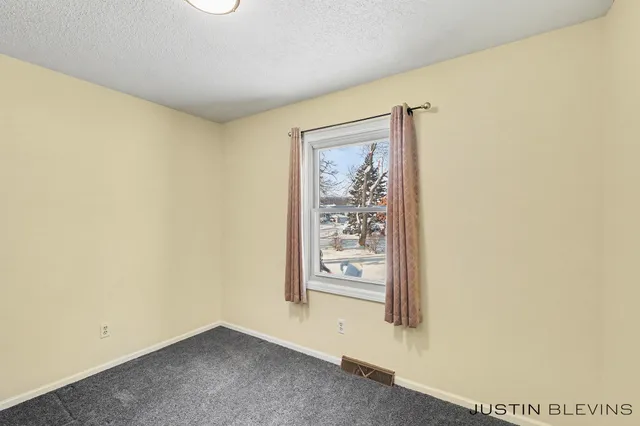 $419,900 | 2155 Aaronsway Court Northeast, Belmont, MI 49306