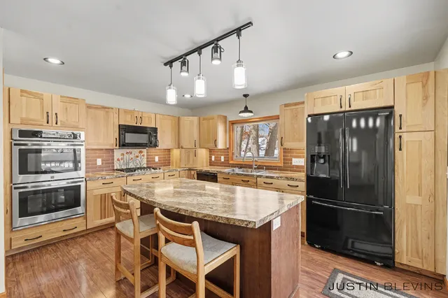 $419,900 | 2155 Aaronsway Court Northeast, Belmont, MI 49306