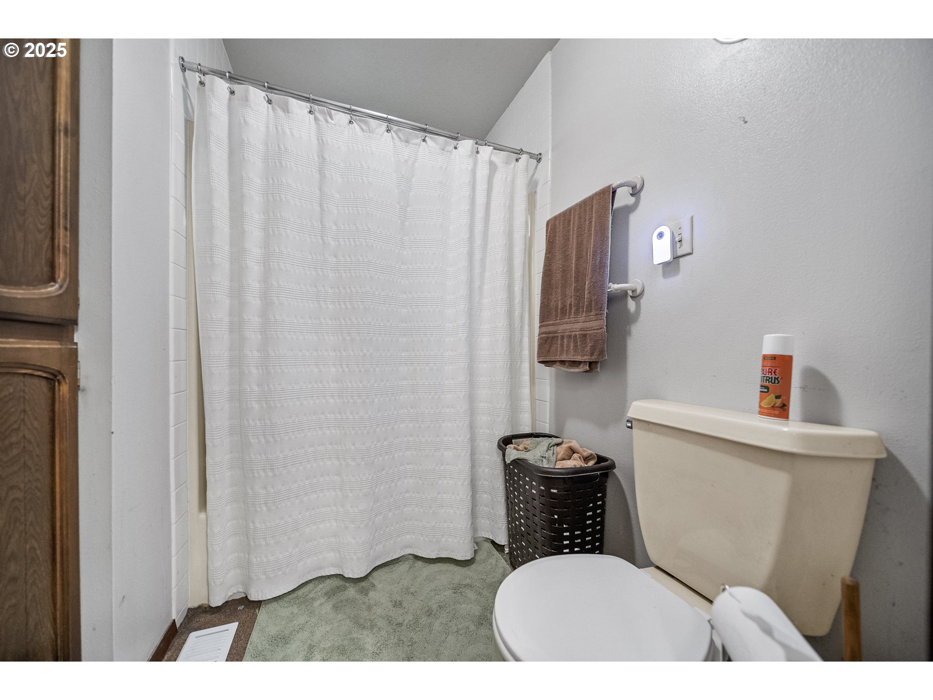 15317 South Hattan Road Oregon City, OR 97045 - Photo 14 of 44 a bathroom with a toilet and a mirror