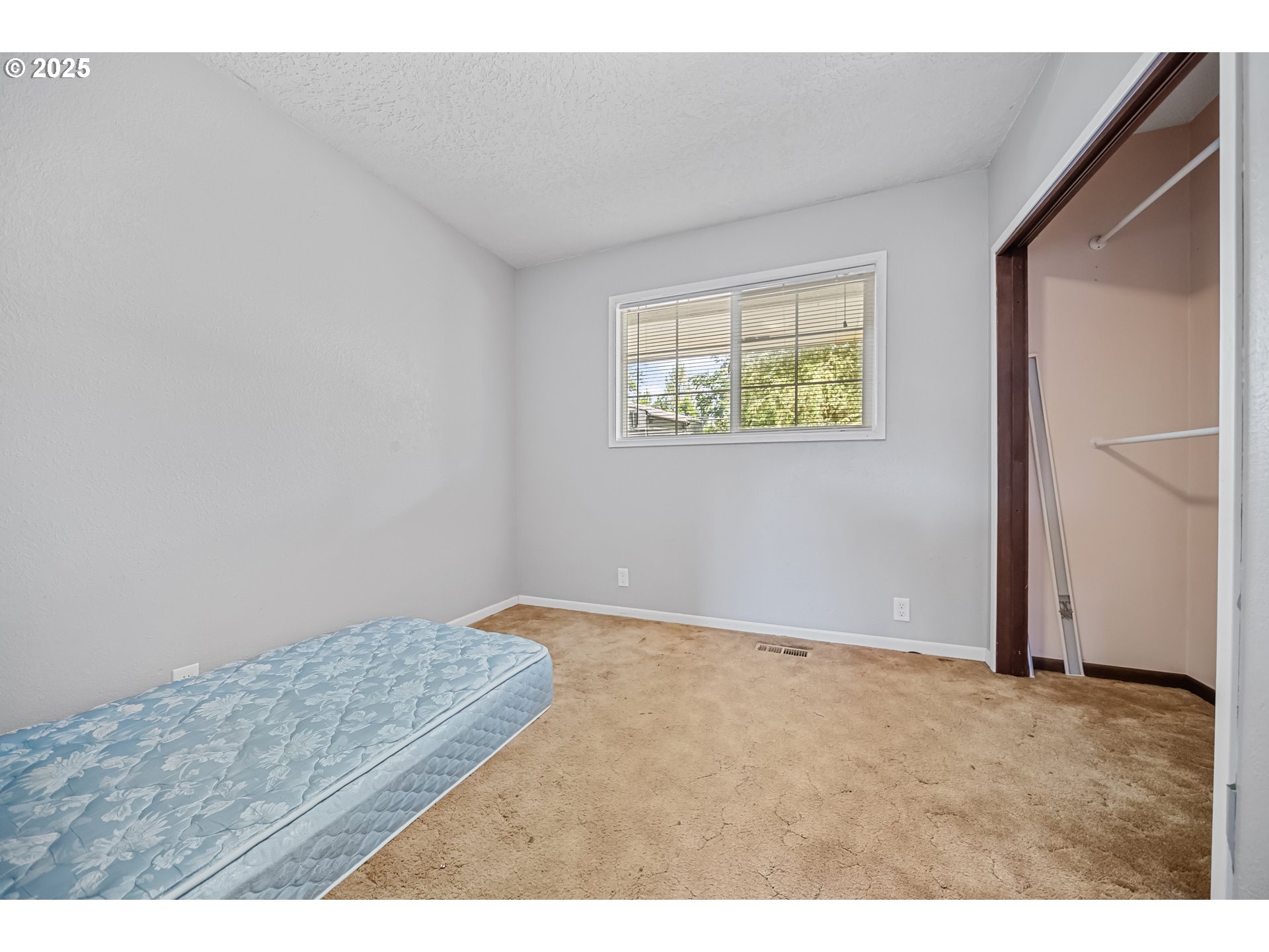 15317 South Hattan Road Oregon City, OR 97045 - Photo 24 of 44 an empty room with windows