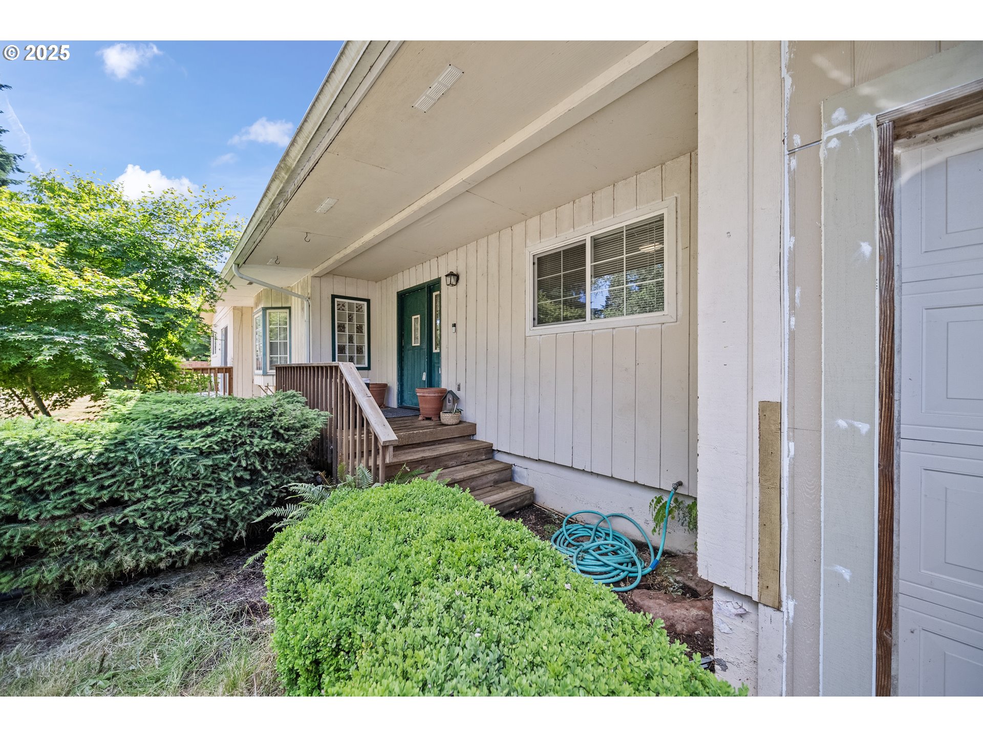15317 South Hattan Road Oregon City, OR 97045 - Photo 4 of 44 a house view with a garden space