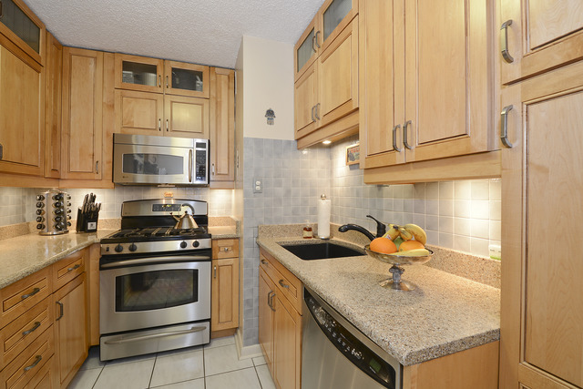 247 East Chestnut Street, Unit 1204 Chicago, IL 60611 - Photo 2 of 8