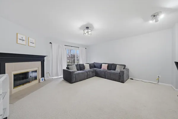 $315,000 | 1939 Grove Avenue, Schaumburg, IL 60193