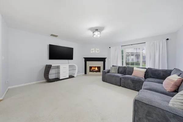 $315,000 | 1939 Grove Avenue, Schaumburg, IL 60193