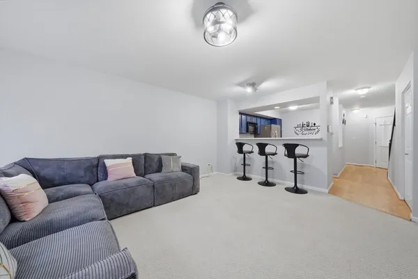$315,000 | 1939 Grove Avenue, Schaumburg, IL 60193