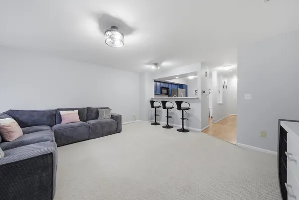 $315,000 | 1939 Grove Avenue, Schaumburg, IL 60193
