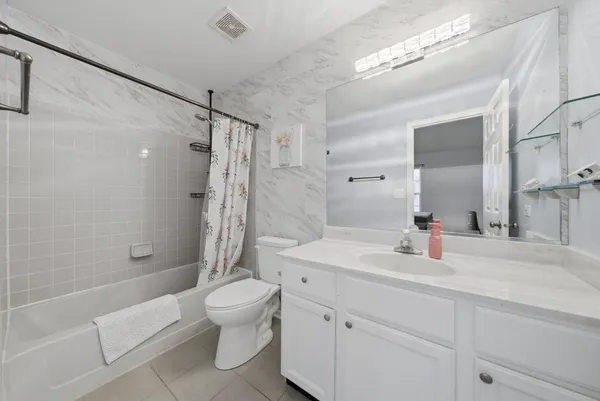 $315,000 | 1939 Grove Avenue, Schaumburg, IL 60193