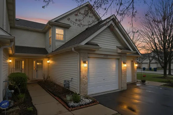 $315,000 | 1939 Grove Avenue, Schaumburg, IL 60193