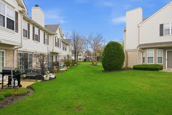 $315,000 | 1939 Grove Avenue, Schaumburg, IL 60193