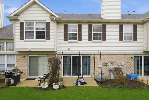 $315,000 | 1939 Grove Avenue, Schaumburg, IL 60193