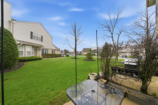 $315,000 | 1939 Grove Avenue, Schaumburg, IL 60193