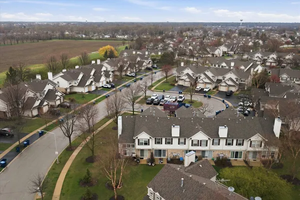 $315,000 | 1939 Grove Avenue, Schaumburg, IL 60193