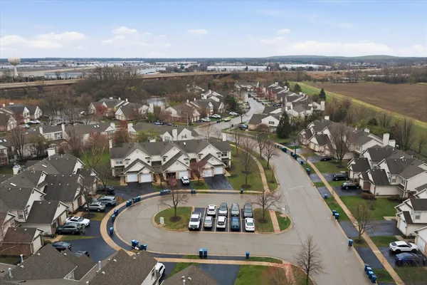 $315,000 | 1939 Grove Avenue, Schaumburg, IL 60193