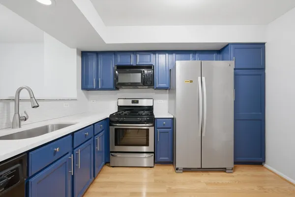 $315,000 | 1939 Grove Avenue, Schaumburg, IL 60193