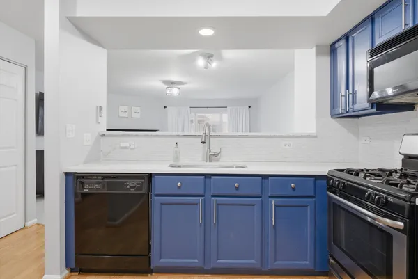 $315,000 | 1939 Grove Avenue, Schaumburg, IL 60193