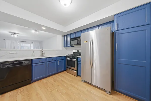$315,000 | 1939 Grove Avenue, Schaumburg, IL 60193