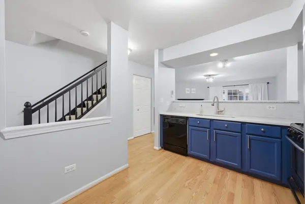 $315,000 | 1939 Grove Avenue, Schaumburg, IL 60193