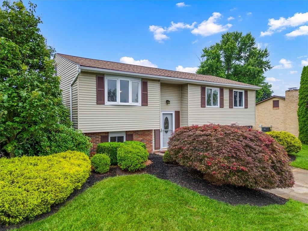 182 Old Ridge Road Coraopolis, PA 15108 - Photo 3 of 29 Gallery Image 3