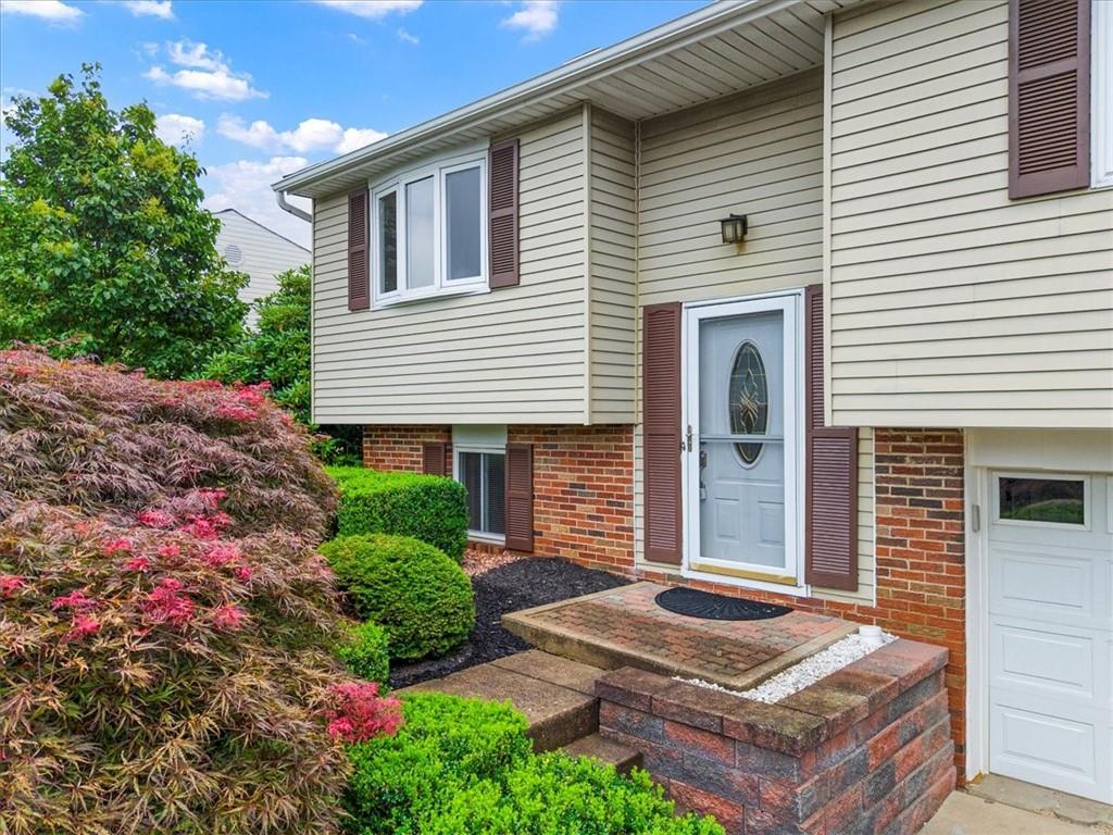 182 Old Ridge Road Coraopolis, PA 15108 - Photo 6 of 29 Gallery Image 6