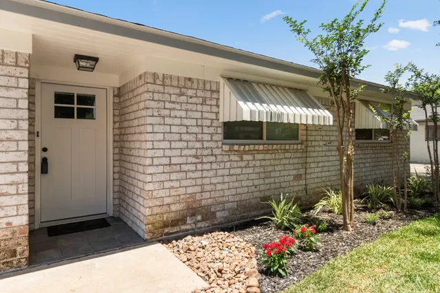 a view of a livingroom with a ceiling fan and window