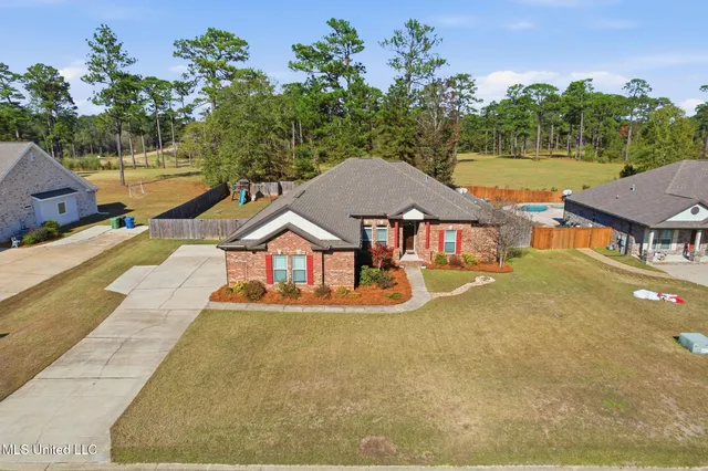 $419,999 | 26 East Yellowstone Road, Hattiesburg, MS 39402