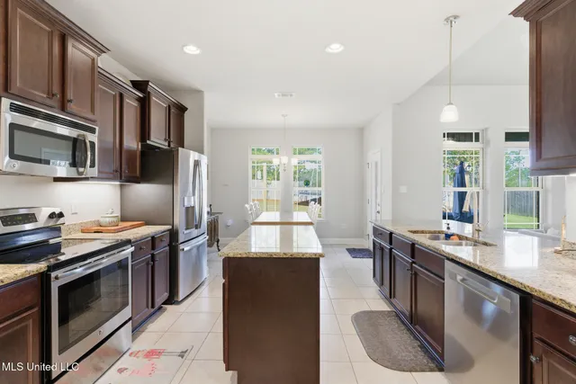 $425,000 | 26 East Yellowstone Road, Hattiesburg, MS 39402