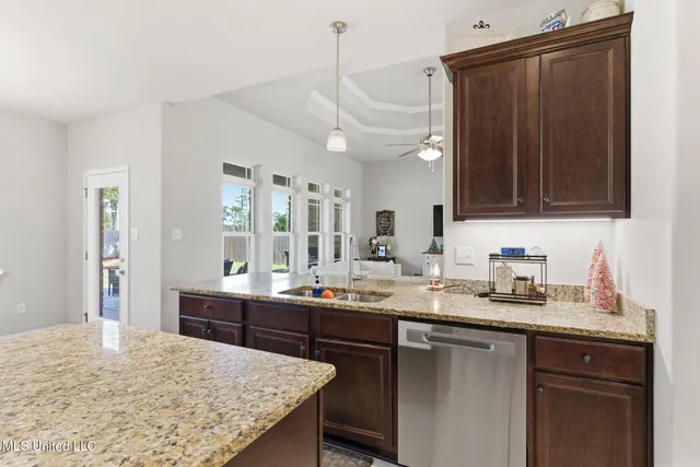 $425,000 | 26 East Yellowstone Road, Hattiesburg, MS 39402