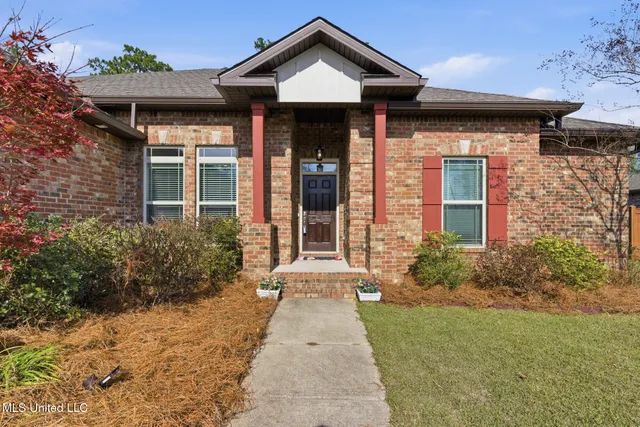 $419,999 | 26 East Yellowstone Road, Hattiesburg, MS 39402