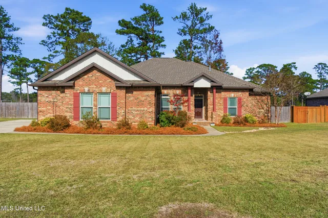 $419,999 | 26 East Yellowstone Road, Hattiesburg, MS 39402