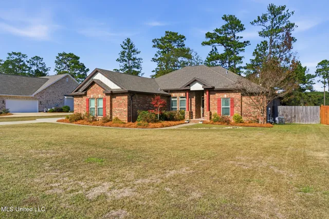 $425,000 | 26 East Yellowstone Road, Hattiesburg, MS 39402