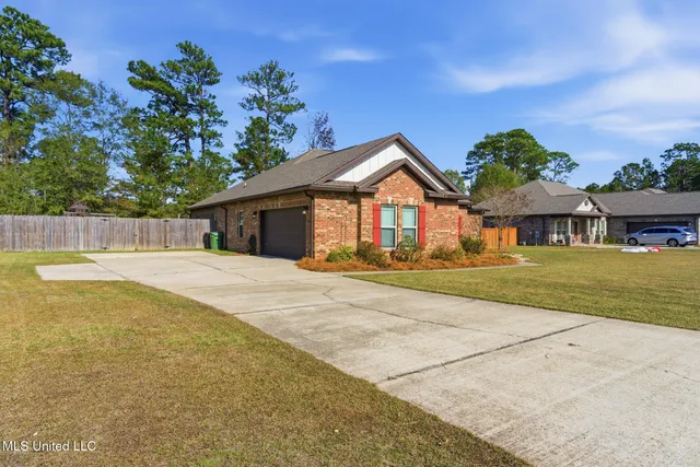 $425,000 | 26 East Yellowstone Road, Hattiesburg, MS 39402