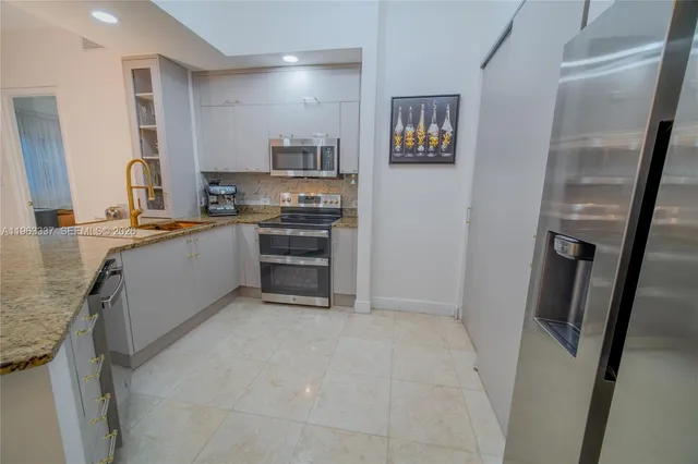 $4,300 | 20000 East Country Club Drive, Unit 409, Aventura, FL 33180