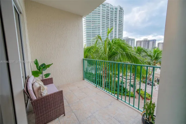 $4,300 | 20000 East Country Club Drive, Unit 409, Aventura, FL 33180
