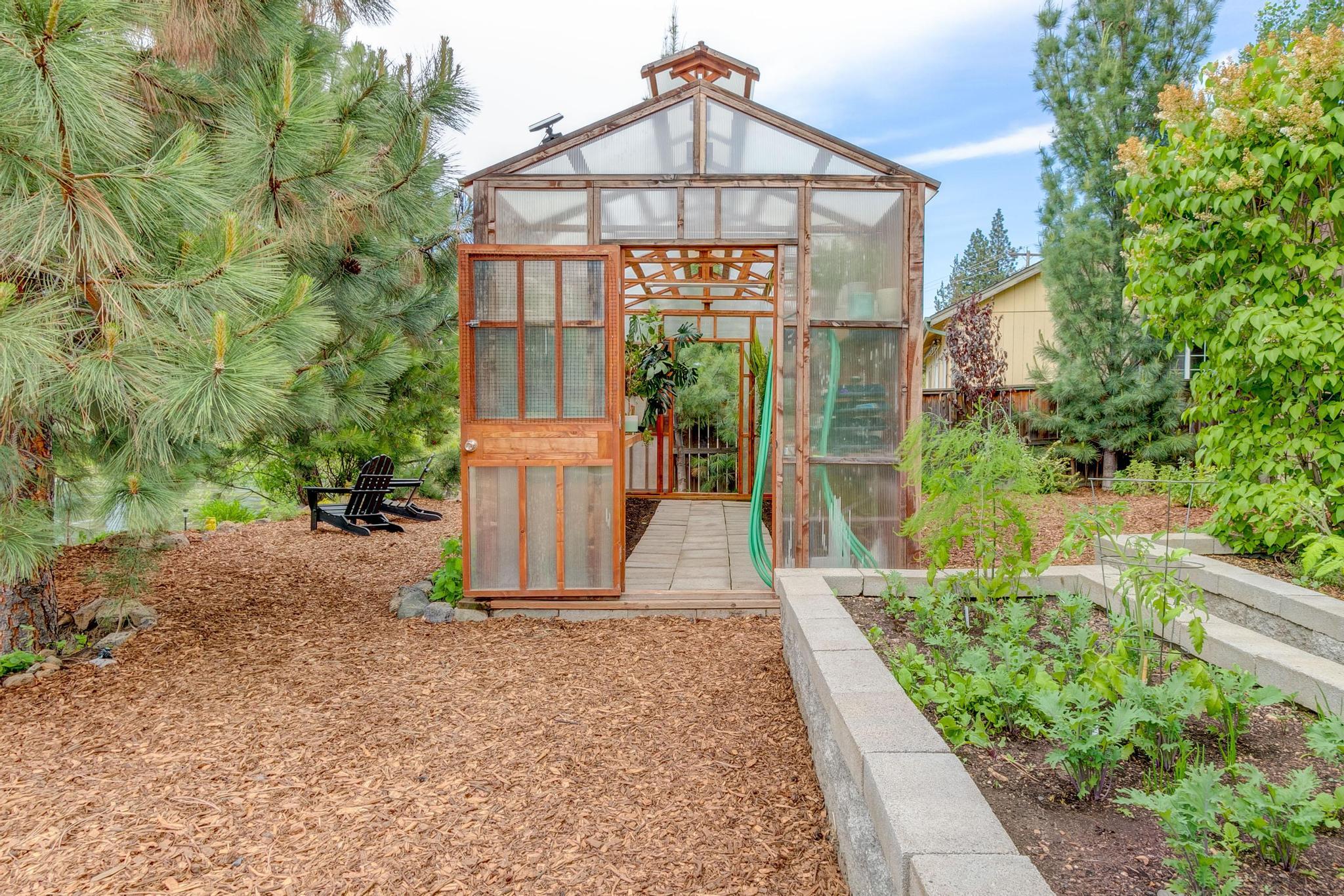 61521 Southwest Blakely Road Bend, OR 97702 - Photo 10 of 47 Address Here-9