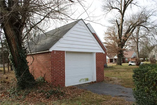 $225,000 | 2003 South Elm Street, Pittsburg, KS 66762