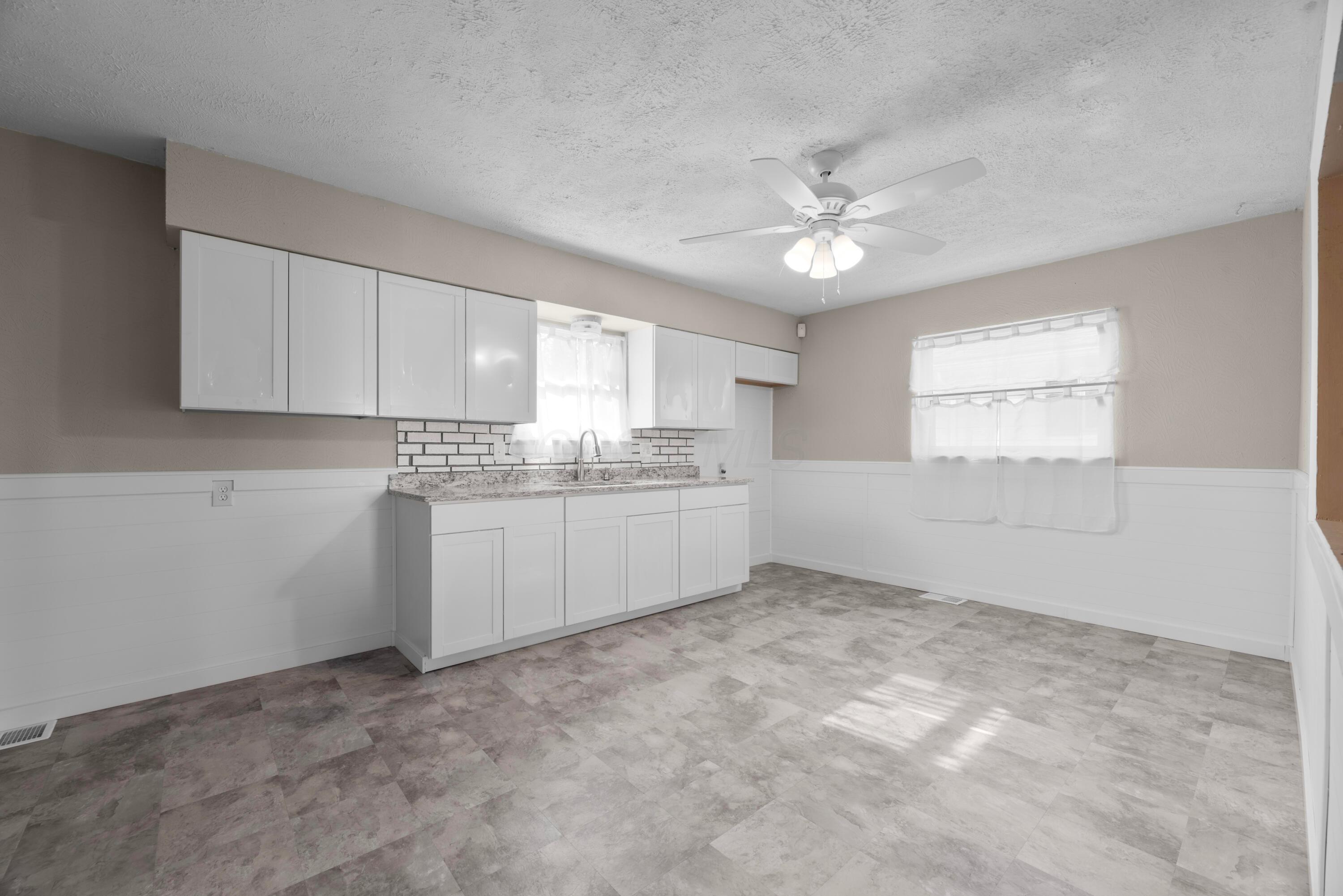 3251 Eakin Road Columbus, OH 43204 - Photo 8 of 37 MAR_8693