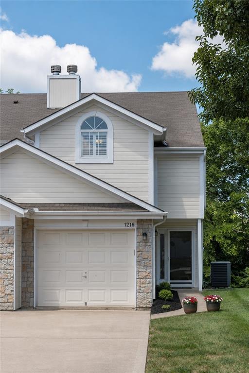 1219 Northwest Hidden Ridge Circle Blue Springs, MO 64015 - Photo 2 of 21