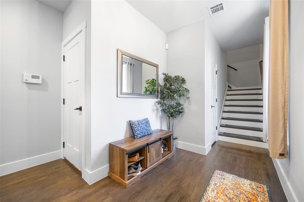 312 North Henderson Avenue, Unit 1 Dallas, TX 75214 - Photo 4 of 25 a living room with furniture and a potted plant