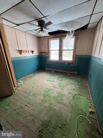 a view of a storage & utility room