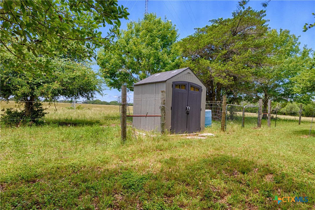 3814 Maeker Road Flatonia, TX 78941 - Photo 22 of 28