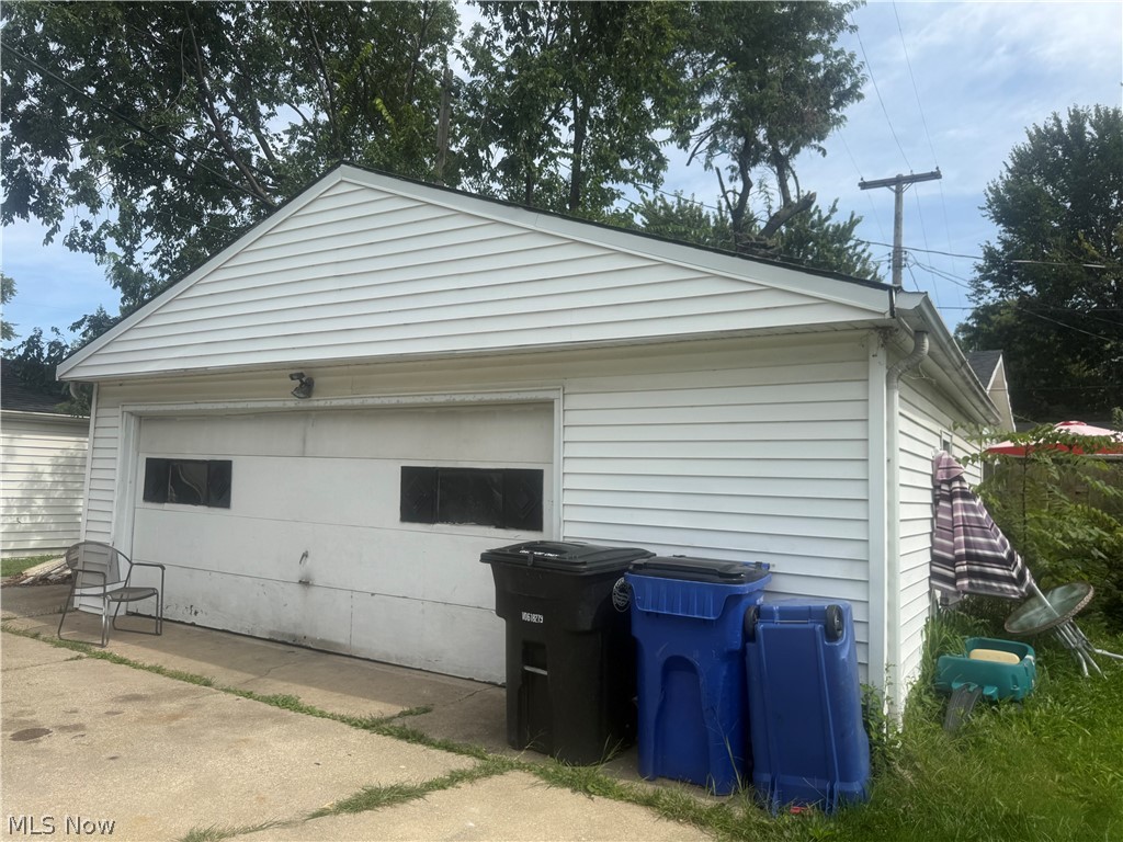 18011 Windward Road Cleveland, OH 44119 - Photo 3 of 18 Gallery Image 3