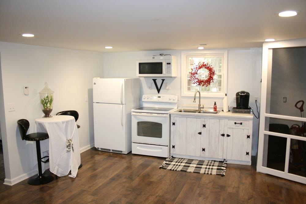 1869 Hampton Road Harrison, MI 48625 - Photo 2 of 12 Gallery Image 2