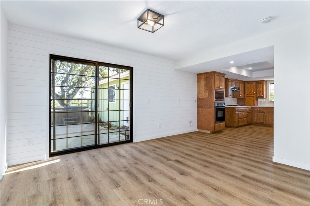 10870 Santa Ana Road Atascadero, CA 93422 - Photo 18 of 67 Original photo of dining area.