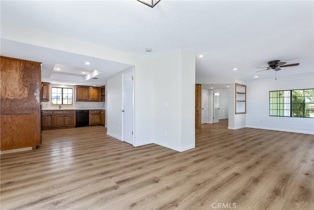 10870 Santa Ana Road Atascadero, CA 93422 - Photo 19 of 67 Uninterrupted flow into the kitchen.