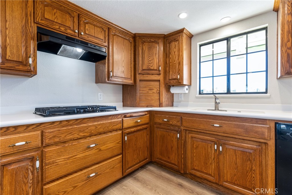 10870 Santa Ana Road Atascadero, CA 93422 - Photo 21 of 67 Abundant cabinetry and countertop space.