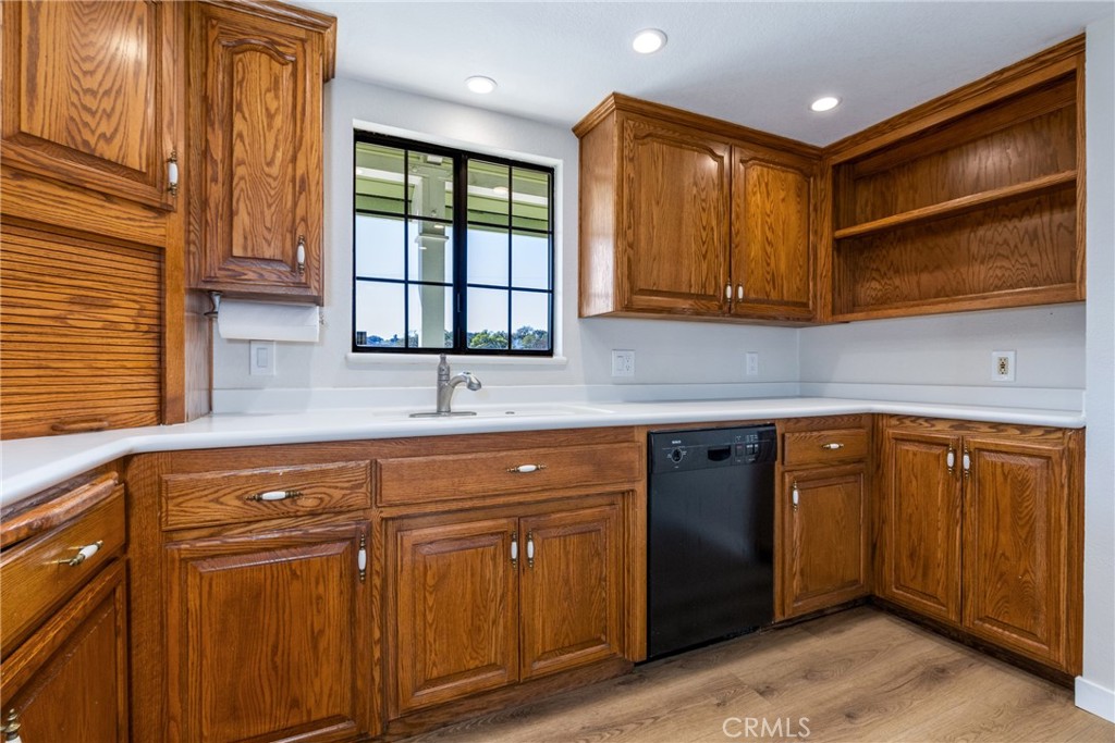 10870 Santa Ana Road Atascadero, CA 93422 - Photo 22 of 67 Perfectly positioned window above the sink gives you a lovely view while washing dishes.