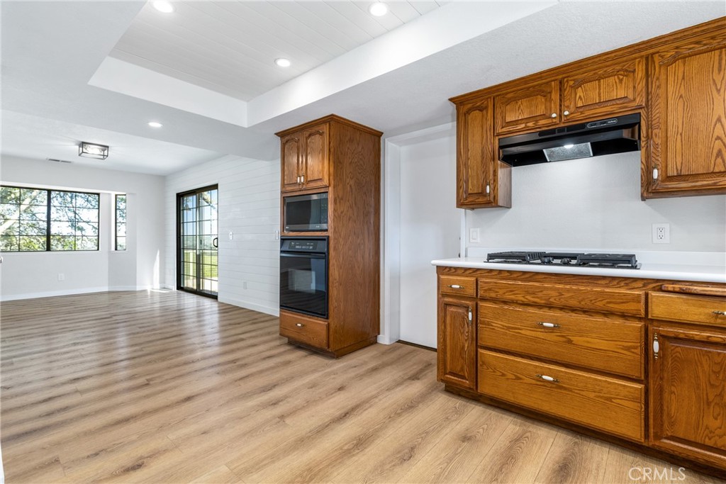10870 Santa Ana Road Atascadero, CA 93422 - Photo 23 of 67 Door leads to the attached 2-car garage.