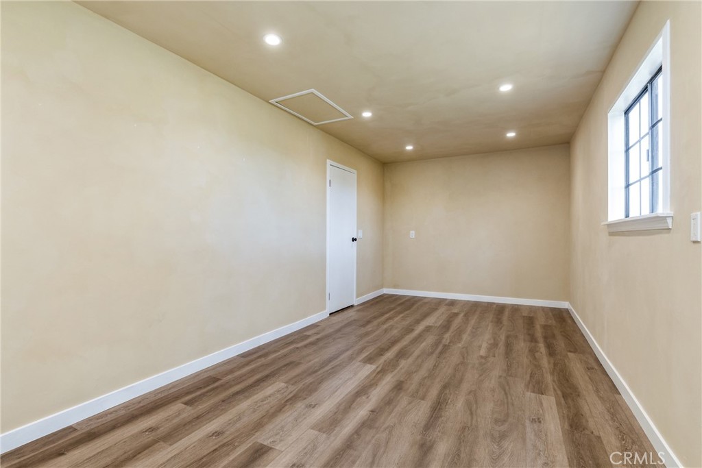 10870 Santa Ana Road Atascadero, CA 93422 - Photo 25 of 67 Vinyl plank flooring and recessed lighting help give the room flexibility.