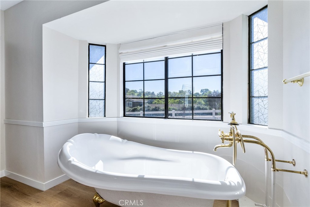 10870 Santa Ana Road Atascadero, CA 93422 - Photo 36 of 67 Perfectly placed in the bay window is an absolutely gorgeous claw foot tub. Imagine soaking the day away in this tub!
