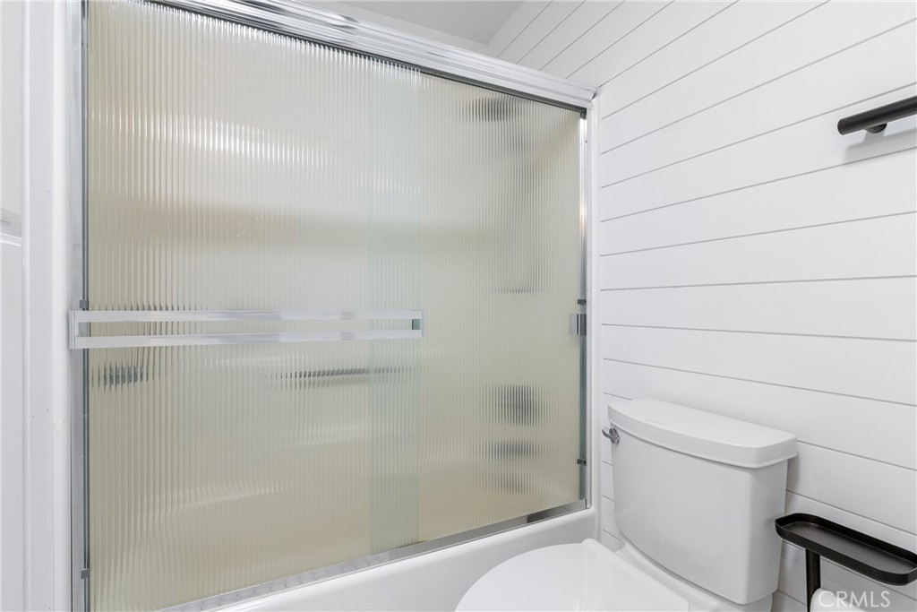 10870 Santa Ana Road Atascadero, CA 93422 - Photo 43 of 67 Tub/shower combination with privacy glass doors.